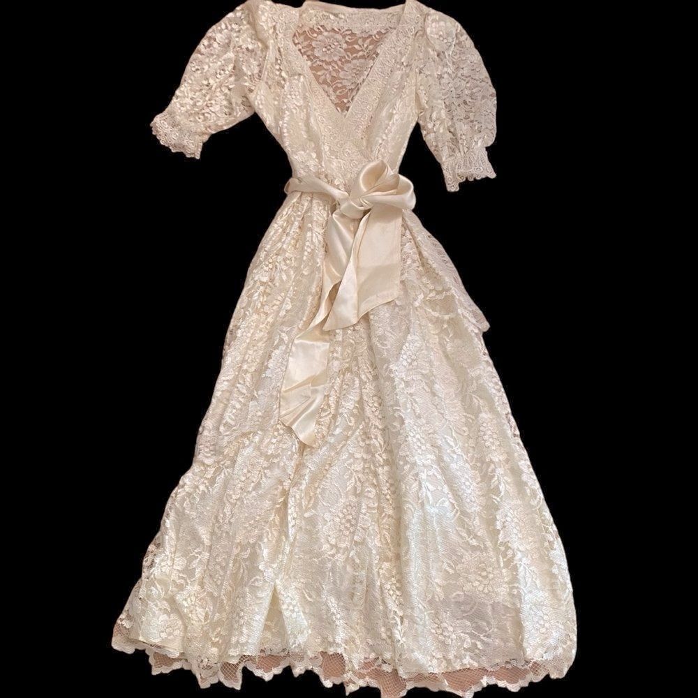 1970’s Lace & Silk Wedding Prom Dress Size 7/8 - Picture 4 of 13